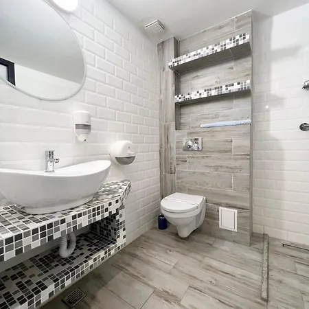 Casa Micle - Free Private Parking Hotel